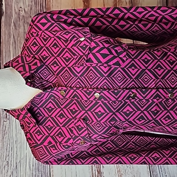 NEW DANA BUCHMAN CRANBERRY & BLACK LONG ROLL TAB SLEEVE BUTTON UP BLOUSE - Picture 2 of 16